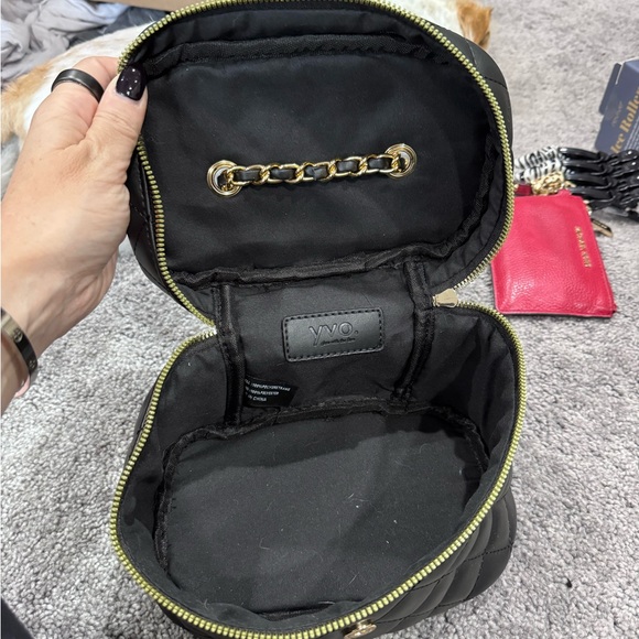 YVO Beauty Quilted Black Vanity Case – Gold Heart Clasp – New with Tags - Picture 2 of 3